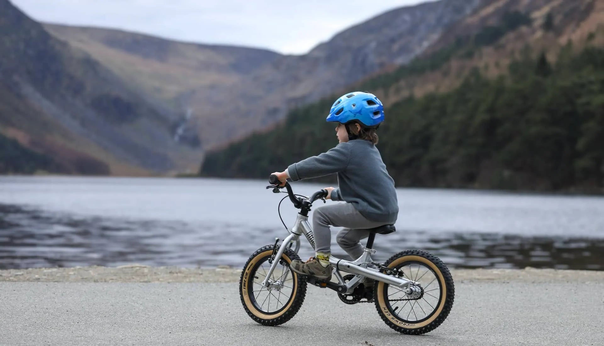 #colour_silver storm, Learn to pedal with confidence | 5 year old boy riding the kids first pedal bike