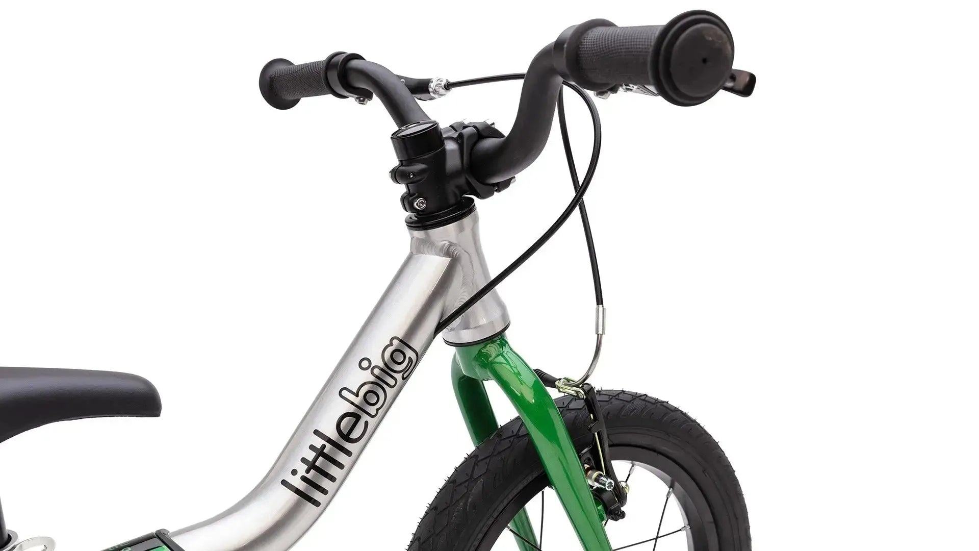 #colour_jungle green, Lightweight yet durable components | Alloy frame and fork lightweight components plus front and rear hand brakes with air tyres and riser bars.