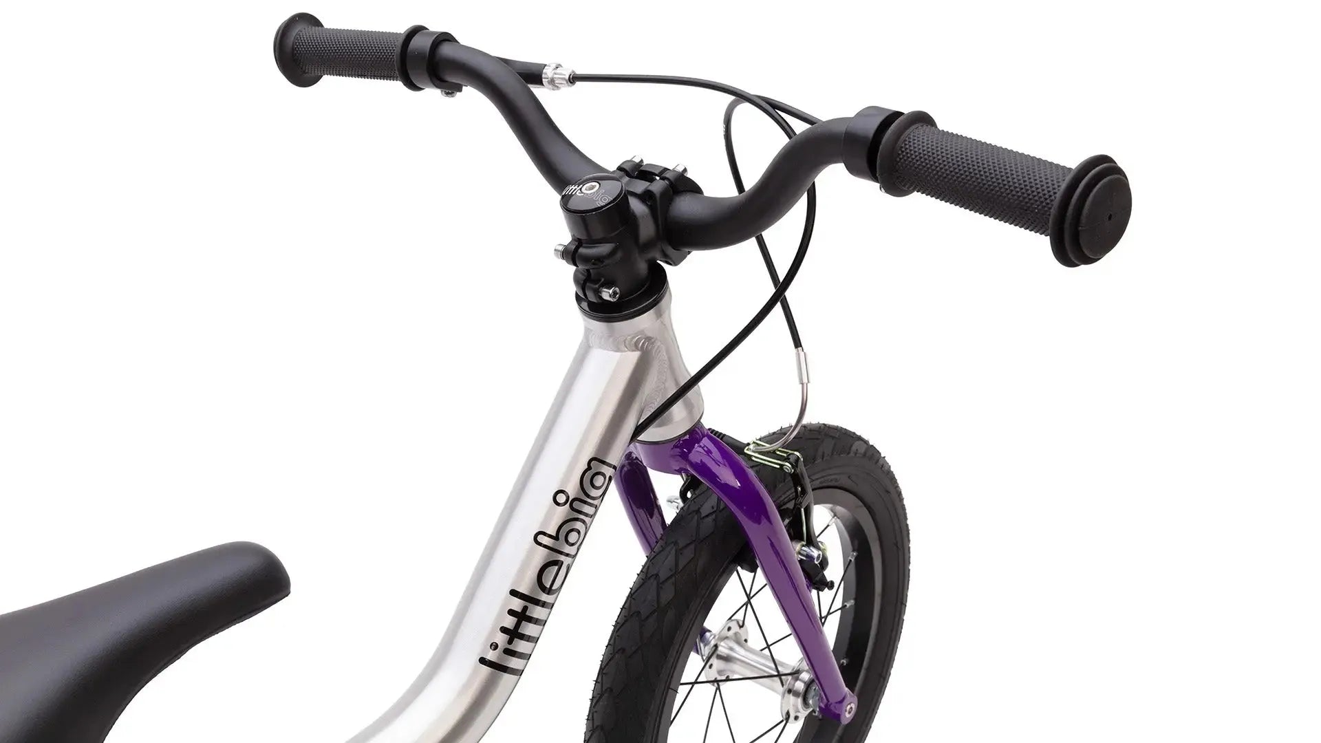 #colour_indigo go, Lightweight yet durable components | Alloy frame and fork lightweight components plus front and rear hand brakes with air tyres and riser bars.